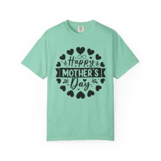 Happy Mother’s Day Heart Wreath T-Shirt – Cute Love Graphic Tee for Moms, Perfect Gift Giving & Celebration Wear.
